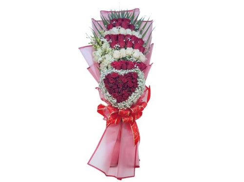 Heart Hand Bouquet 5 - Larissa